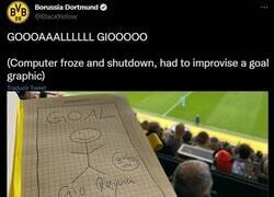 Enlace a El CM del Dortmund tuvo que improvisar para narrar el gol del equipo y que genial le ha quedado