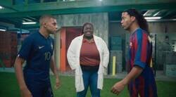 Enlace a Este anuncio de Nike lleno de estrellas del fútbol está haciendo llorar de emoción a todos los aficionados