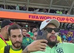Enlace a Este doble de Neymar logró colarse a una zona VIP incluso escoltado por los de seguridad