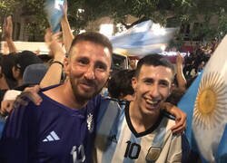 Enlace a ¿Qué hacían Messi y Di María celebrando con la gente?