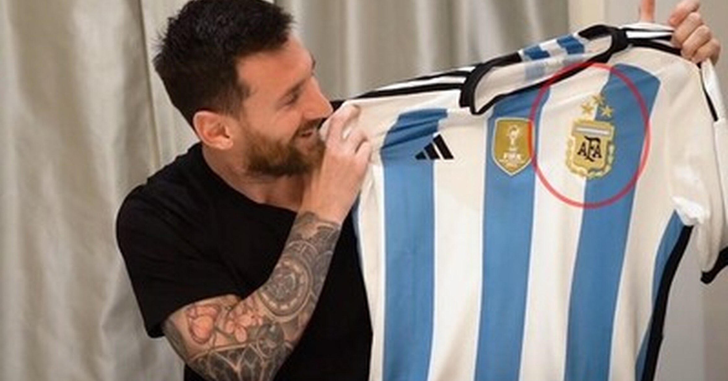 Amarilla por quitarse la camiseta Amarilla por quitarse la camiseta