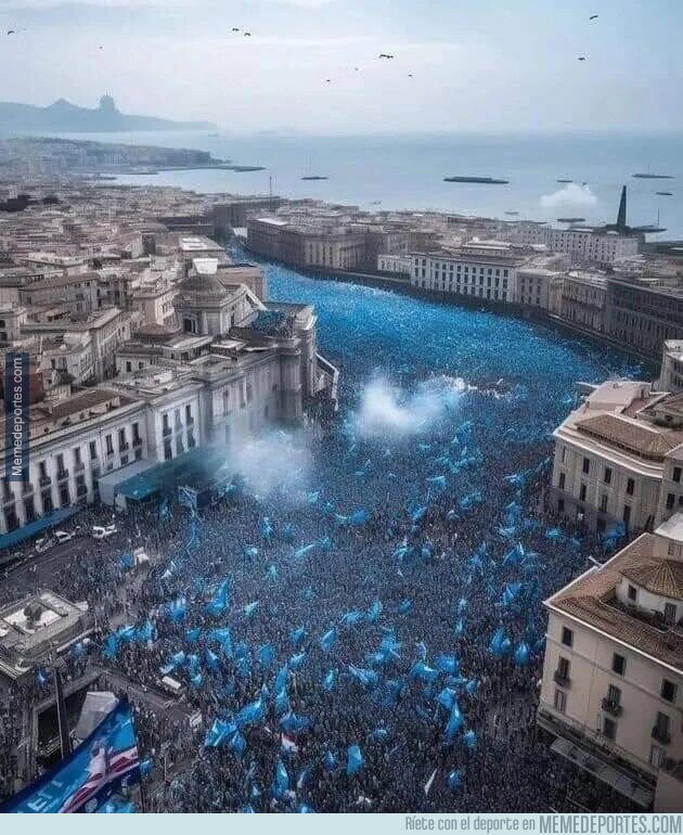 1187464 - Una espectacular marea azul se toma la ciudad de Nápoles