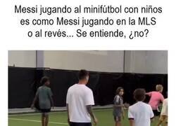 Enlace a Messi echándose un picadito con los nenes