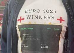 Enlace a El fan inglés que apostó 10 mil libras y se hizo una camiseta con la apuesta