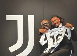 Enlace a Khephren Thuram ficha por la Juventus posando con su padre Lilian