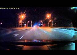 Enlace a Una subida de tensión convierte las farolas en luces de discoteca