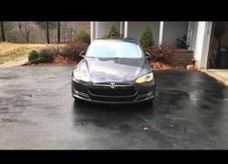 Enlace a La increíble mejora del Tesla actualizando su software a la última versión