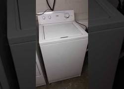 Enlace a Esta lavadora te lleva la discoteca a casa con el ritmo que hace de su interior