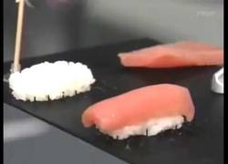 Enlace a La gran diferencia entre un sushi cocinado por un maestro y un novato