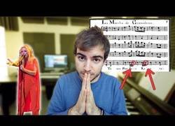 Enlace a El problema (musical) con el himno de España