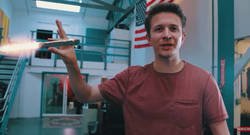 Enlace a Este artista experto en efectos especiales nos muestra como de grandes son los cohetes de Elon Musk