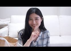 Enlace a Esta es Mai, la nueva Marina Joyce, una chica japonesa que escribe mensajes subliminales a un asesino y ha escapado del país para ponerse a salvo (japonés)