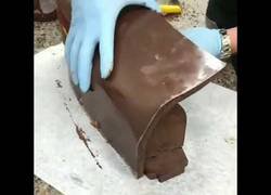 Enlace a El paso a paso para crear un barco hecho totalmente de chocolate