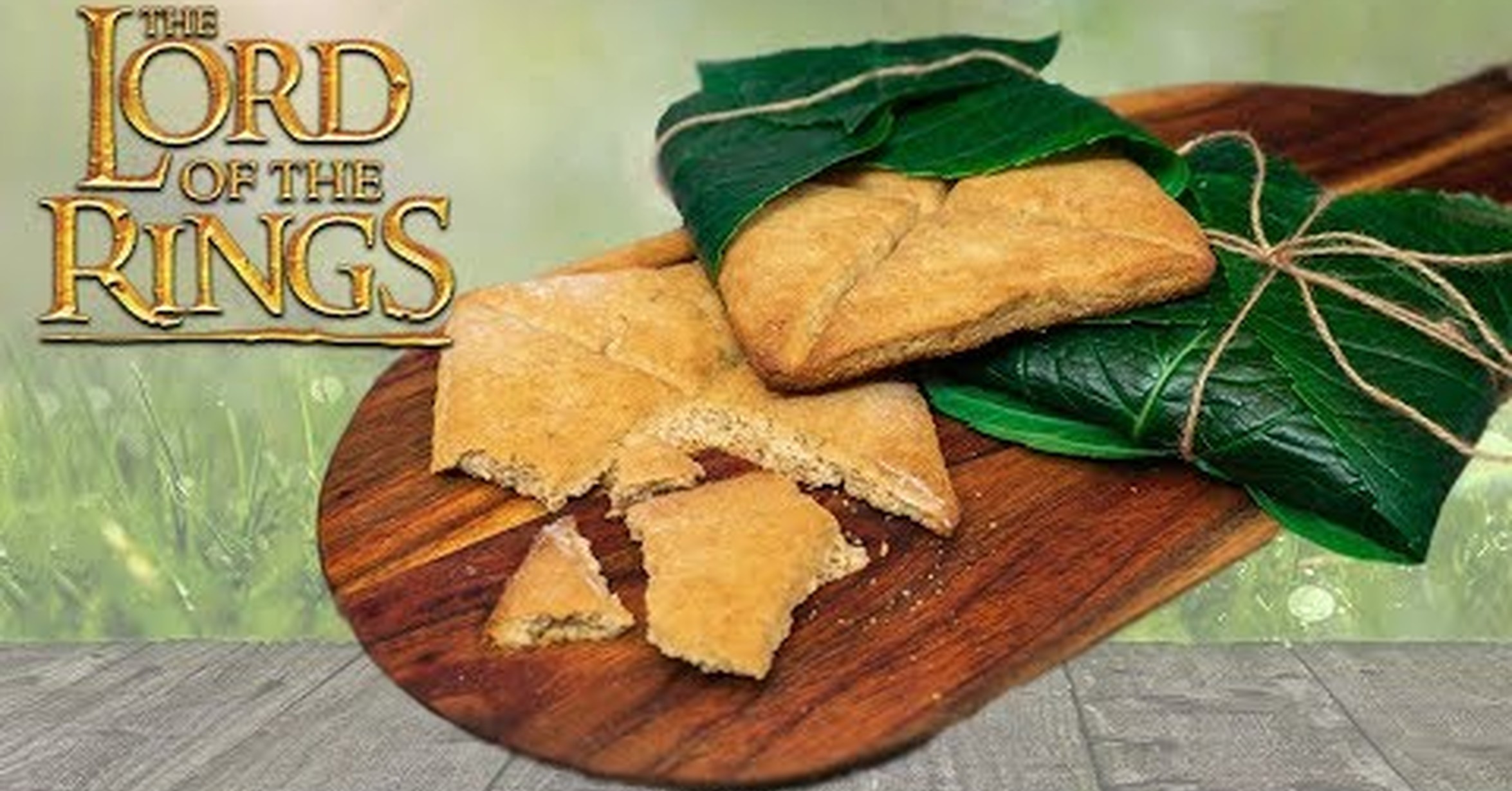 эльфийские хлебцы. эльфийский хлеб из властелина колец. лембас властелин колец. лембас внутри листа. эльфийский хлеб из властелина колец.