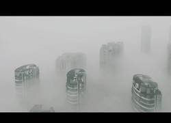 Enlace a Una densa niebla se apodera de esta ciudad china