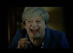 Enlace a Andy Serkis(actor de Gollum) hace esta buenisima parodia de la presidenta de Reino Unido [Inglés]