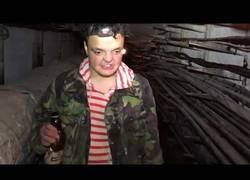 Enlace a Enano ruso borracho explora túneles soviéticos