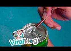 Enlace a Original forma de abrir una lata con un lápiz y sin necesidad de usar la anilla