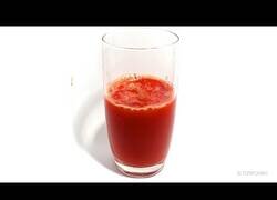 Enlace a ¿Qué pasa si dejamos un vaso de zumo de tomate durante 6 meses?