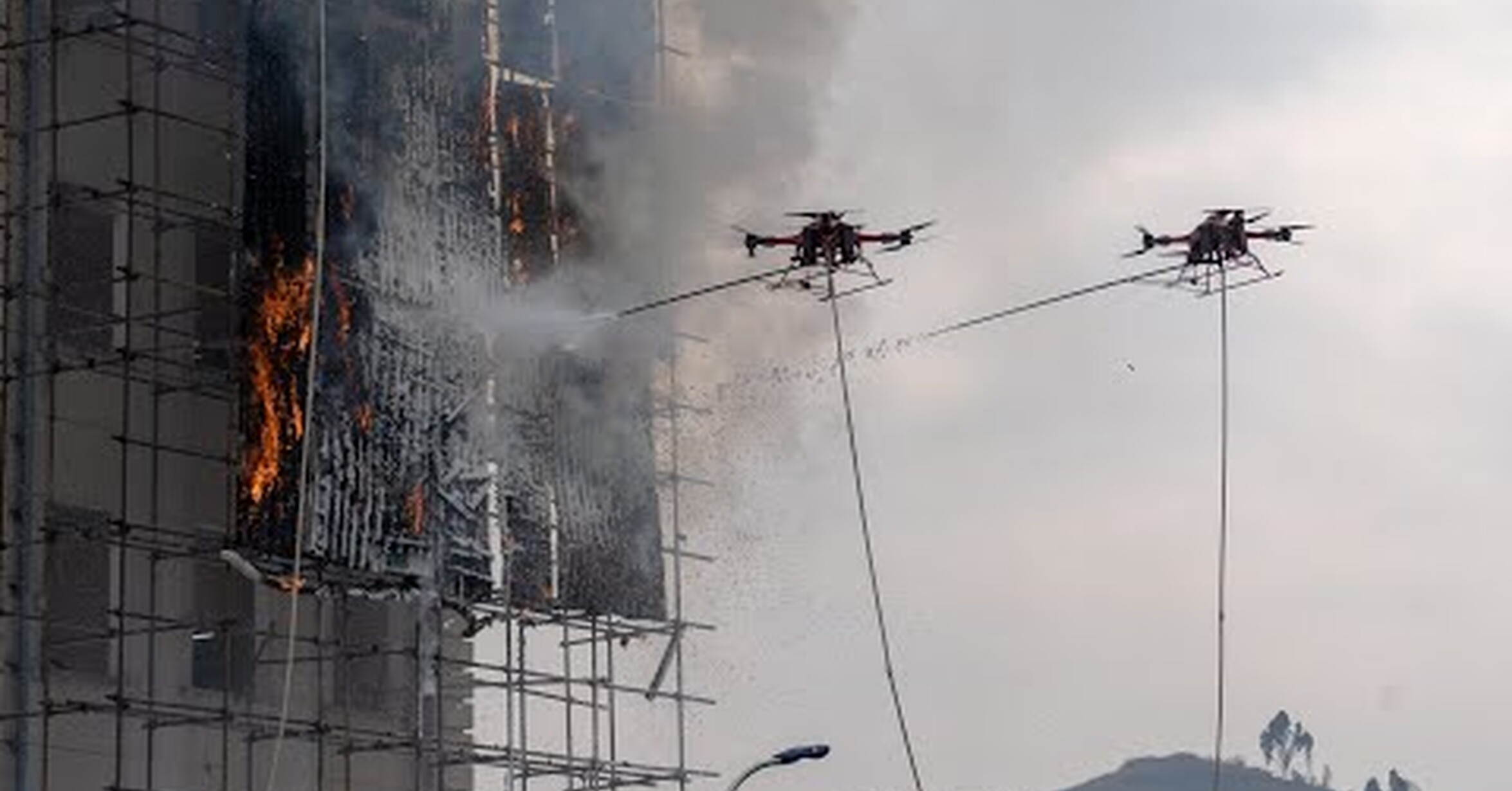 атака беспилотников ленинском проспекте. ленинский проспект атака беспилотников москва 30 мая. мультикоптер. коптер над москвой. дроны.