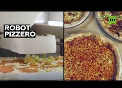 Enlace a El robot que prepara pizzas en pocos segundos