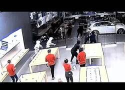 Enlace a Roban varias veces en una tienda Apple en 12 segundos