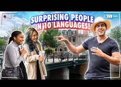Enlace a Sorprendiendo a la gente de Ámsterdam en 10 idiomas diferentes