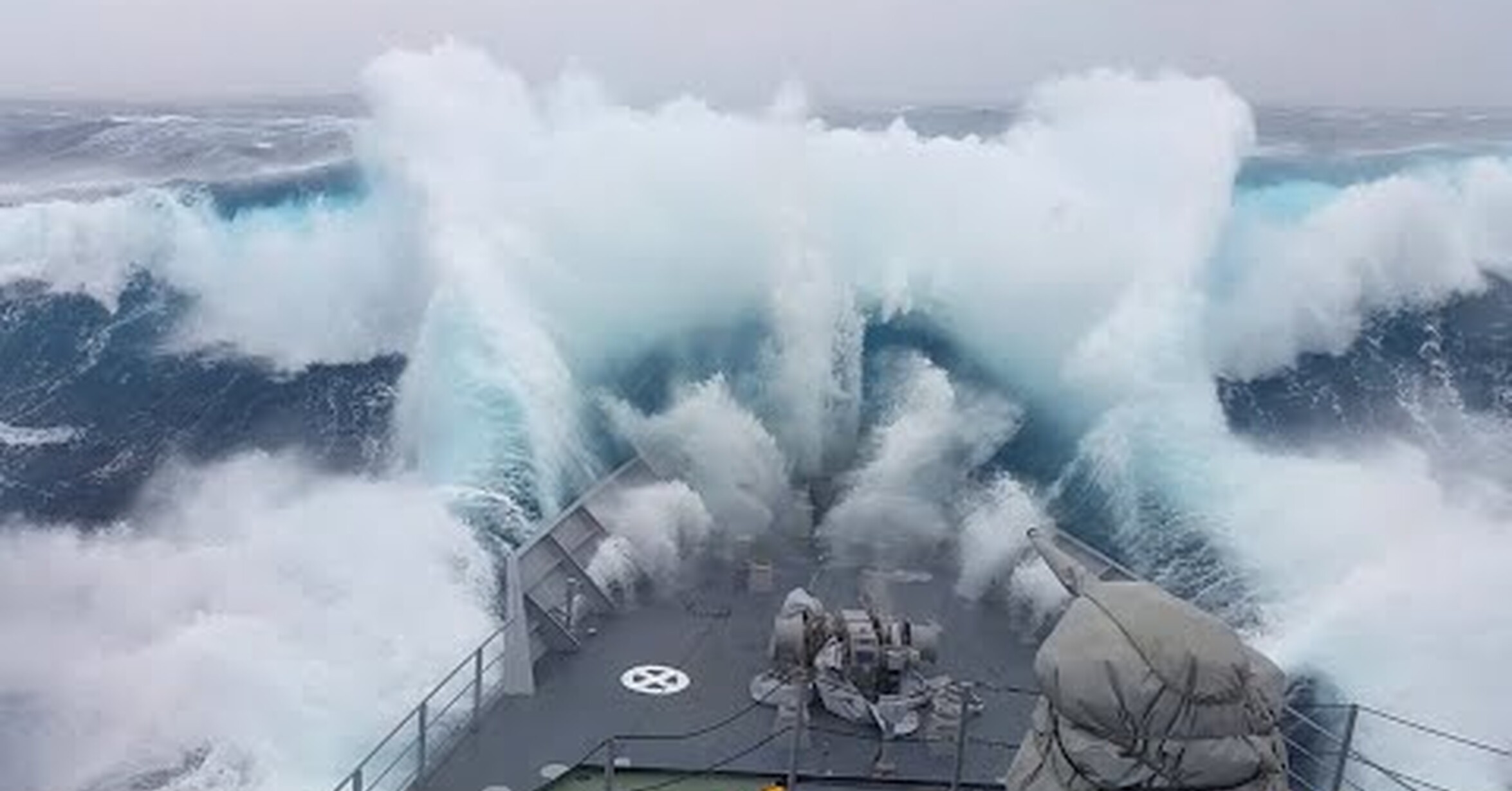 шторм 9 баллов. баренцево море шторм. идеальный шторм. тихий океан шторм. 12 бальный шторм высота волны.