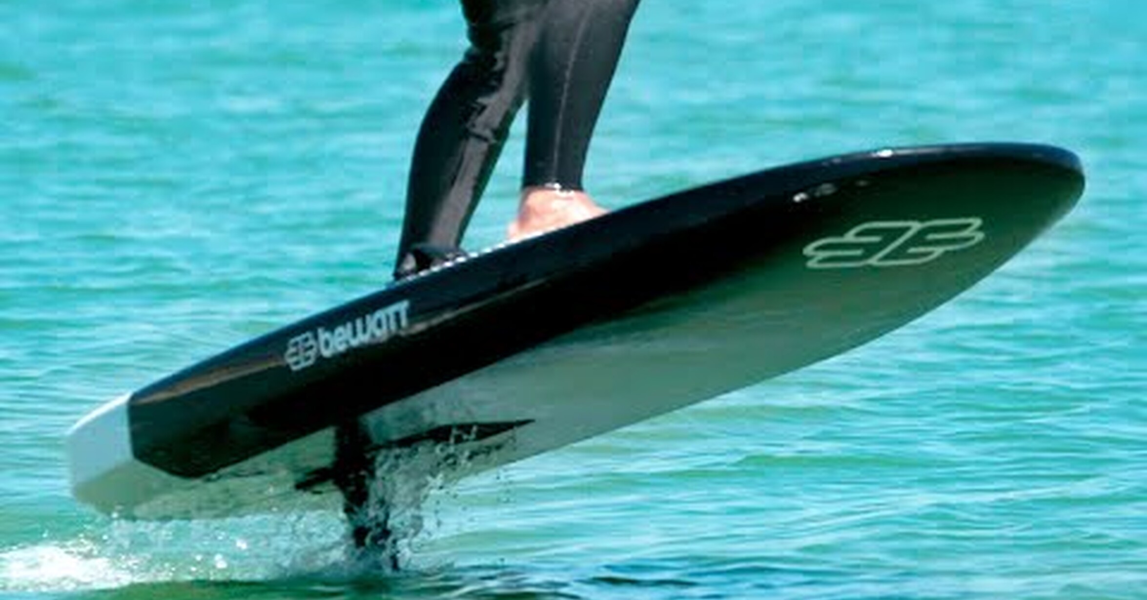 ¡No tengo tele! / La tabla de surf con motor que puede volar