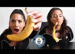 Enlace a El record mundial de velocidad comiendo un plátano sin manos