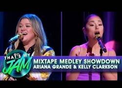 Enlace a Ariana Grande y Kelly Clarkson se retan en un karaoke