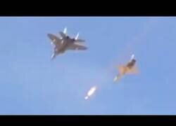 Enlace a Un MiG-29 intercepta un misil con otro misil