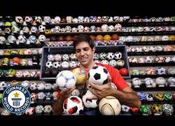 Enlace a La colección de balones de fútbol más grande del mundo