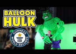 Enlace a El Hulk hecho de globos más grande que verás hoy