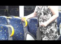 Enlace a Los curiosos asientos convertibles del tren de Sidney