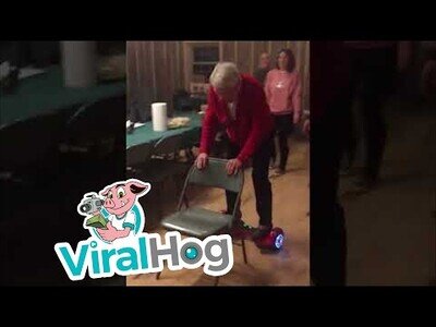 Anciana de 88 años aprende a montar en hoverboard