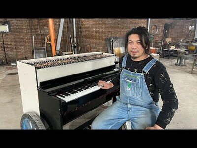 Este hombre convierte un piano en un coche-barbacoa-piano