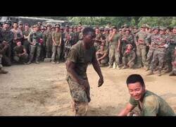 Enlace a Duelo de baile entre soldados estadounidenses y soldados coreanos