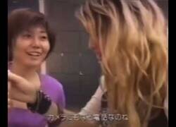 Enlace a El día que Shakira descubrió los móviles con cámara en Japón