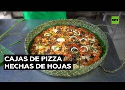Enlace a Un restaurante de Filipinas entrega pizzas en cajas hechas de hojas
