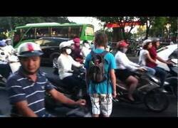 Enlace a Cómo cruzar un paso de cebra en Saigon, Vietnam