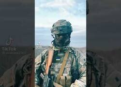 Enlace a El soldado ucraniano que graba vídeos en TikTok para no preocupar a su hijo