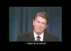 Enlace a Ronald Reagan contando chistes soviéticos