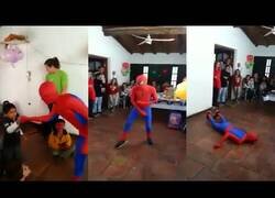Enlace a Spiderman es derrotado en una fiesta de cumpleaños