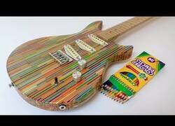 Enlace a Construyendo una guitarra con lápices de colores