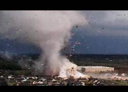 Enlace a Increíble tornado en Kansas a vista de dron