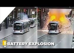 Enlace a Un bus eléctrico se incendia al explotar la batería