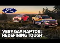 Enlace a Ford estrena el primer todoterreno de competición LGTBI