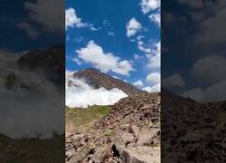 Enlace a Viviendo una avalancha en primera persona en Kirguistán