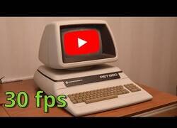 Enlace a Viendo YouTube en una Commodore de 1977
